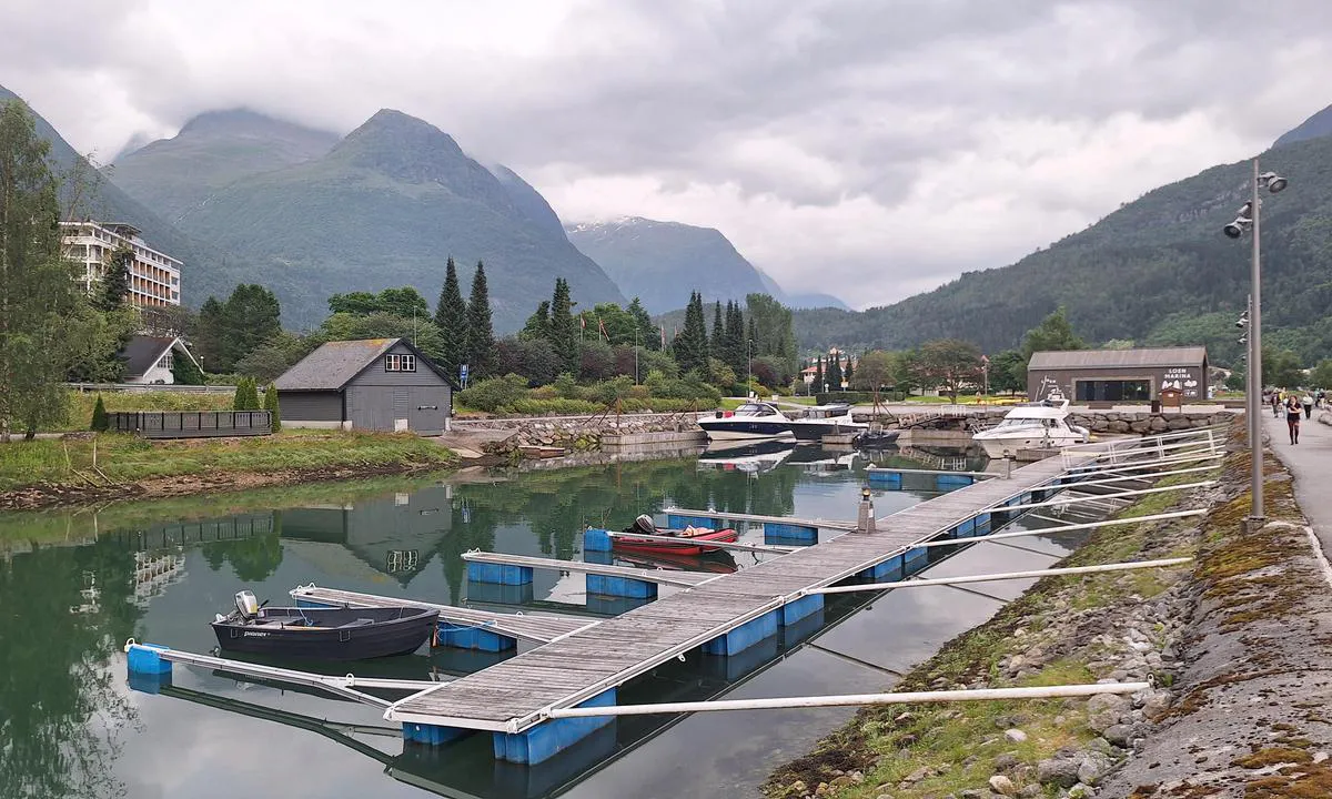 Alexandra Marina: {"base": "da", "no": "Godt beskyttet havn", "se": "V\u00e4l skyddad hamn", "en": "Well-protected harbor", "da": "Godt beskyttet havn", "fr": "Port bien prot\u00e9g\u00e9e", "de": "Gut gesch\u00fctzter Hafen", "es": "Puerto bien protegido", "it": "Porto ben protetto", "pt": "Porto bem protegido", "nl": "Goed beschermde haven", "pl": "Dobrze chroniony port", "uk": "\u0414\u043e\u0431\u0440\u0435 \u0437\u0430\u0445\u0438\u0449\u0435\u043d\u0430 \u0433\u0430\u0432\u0430\u043d\u044c", "ro": "Port bine protejat", "tr": "\u0130yi korunan liman", "el": "\u039a\u03b1\u03bb\u03ac \u03c0\u03c1\u03bf\u03c3\u03c4\u03b1\u03c4\u03b5\u03c5\u03bc\u03ad\u03bd\u03bf \u03bb\u03b9\u03bc\u03ac\u03bd\u03b9", "cs": "Dob\u0159e chr\u00e1n\u011bn\u00fd p\u0159\u00edstav", "hu": "J\u00f3l v\u00e9dett kik\u00f6t\u0151", "fi": "Hyvin suojattu satama", "bg": "\u0414\u043e\u0431\u0440\u0435 \u0437\u0430\u0449\u0438\u0442\u0435\u043d\u043e \u043f\u0440\u0438\u0441\u0442\u0430\u043d\u0438\u0449\u0435", "sr": "Dobro za\u0161ti\u0107ena luka", "et": "H\u00e4sti kaitstud sadam", "lv": "Labi aizsarg\u0101ta osta", "lt": "Gerai apsaugotas uostas"}