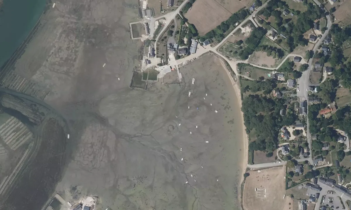 Satelite image of Anse de Locoal