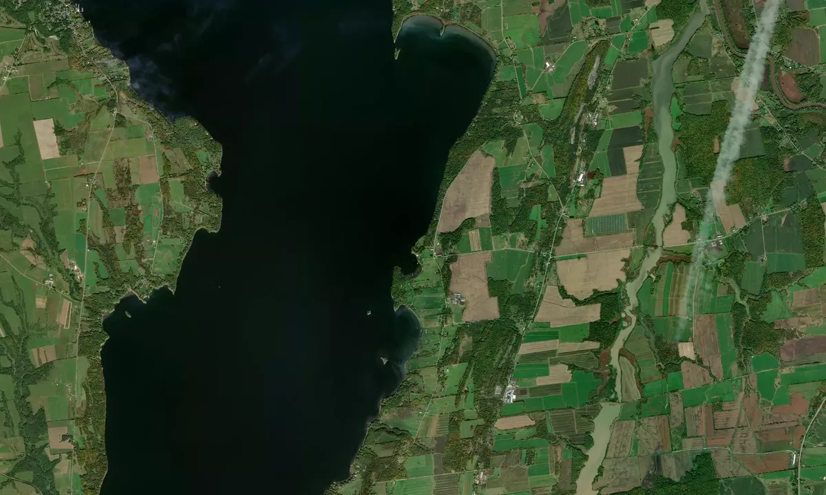Flyfoto av Arnold Bay
