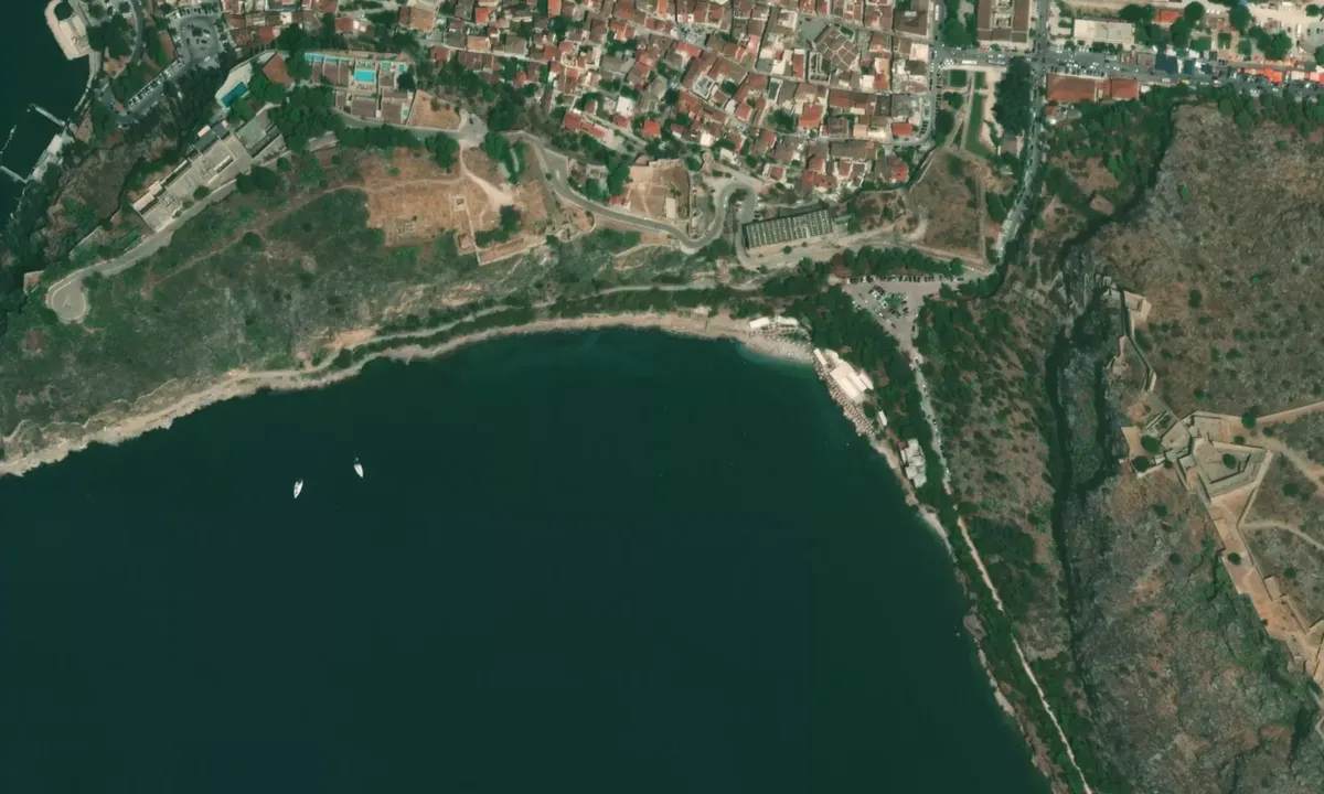 Flyfoto av Arvanitias