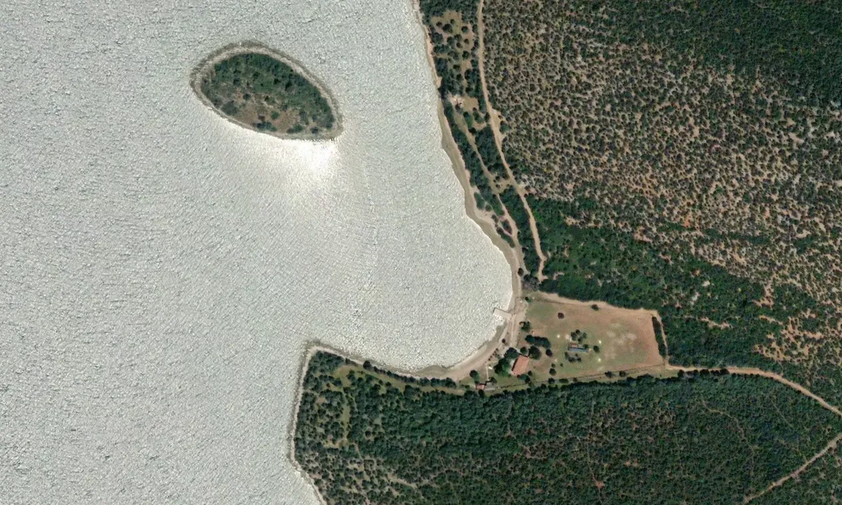 Flyfoto av Atalantonisi