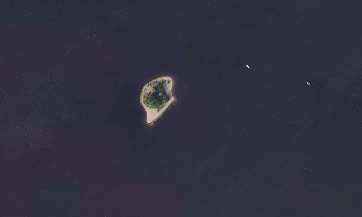 Satelite image of Aylmer Island
