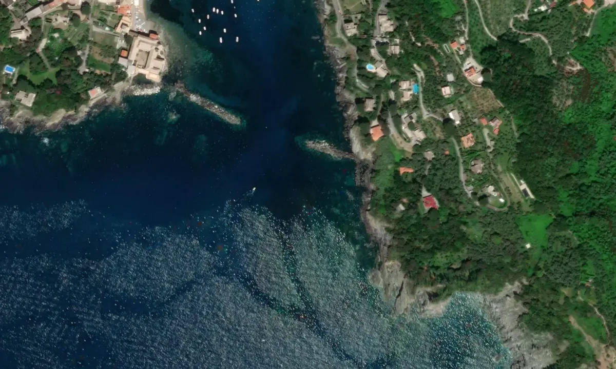 Flyfoto av Baia del Silenzio