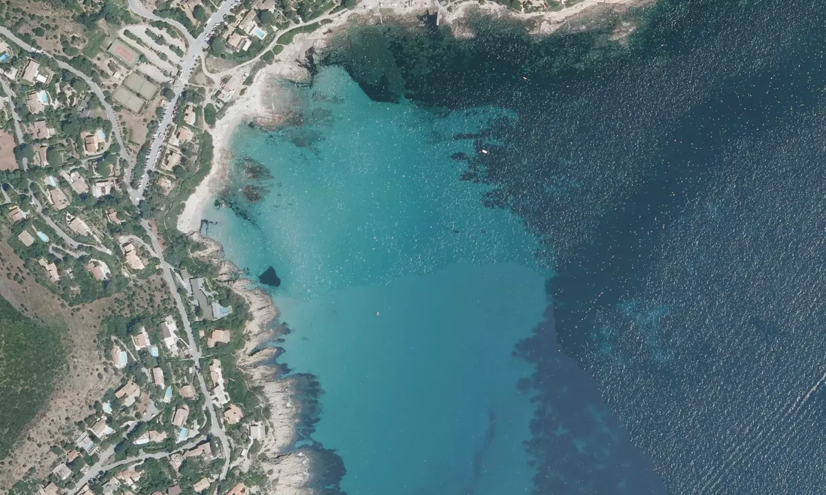 Flyfoto av Baie de Bon-Porté - Pointe du Canadel