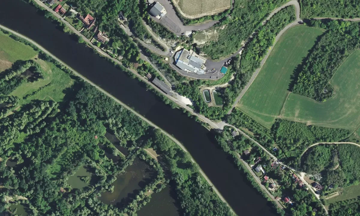 Flyfoto av Bailly (free wall)