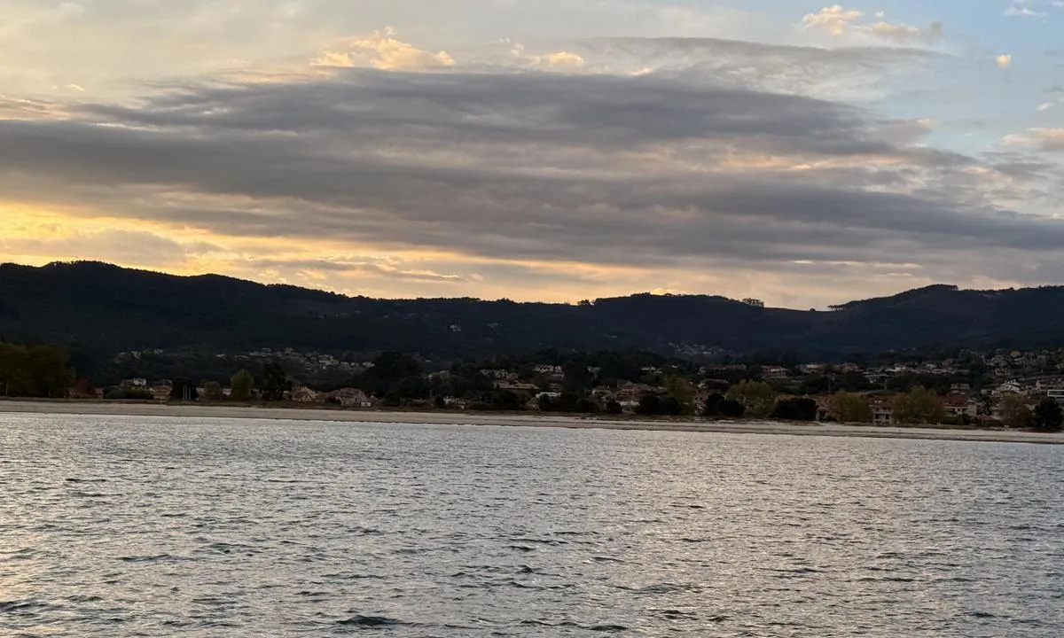 Baiona - Pontevedra: {"base": "no", "no": "Flott ankringsplass", "se": "Utm\u00e4rkt ankringsplats", "en": "Great anchorage", "da": "Fantastisk ankerplads", "fr": "<p>Superbe lieu d'ancrage</p>", "de": "Toller Ankerplatz", "es": "Hermoso lugar para fondear", "it": "Ottimo luogo di ancoraggio", "pt": "Excelente local de ancoragem", "nl": "Geweldige ankerplaats", "pl": "\u015awietne miejsce do zakotwiczenia", "uk": "\u0427\u0443\u0434\u043e\u0432\u0435 \u043c\u0456\u0441\u0446\u0435 \u0434\u043b\u044f \u044f\u043a\u0456\u0440\u043d\u043e\u0457 \u0441\u0442\u043e\u044f\u043d\u043a\u0438", "ro": "Loc excelent pentru ancorare", "tr": "Harika demirleme yeri", "el": "\u03a5\u03c0\u03ad\u03c1\u03bf\u03c7\u03bf \u03bc\u03ad\u03c1\u03bf\u03c2 \u03b1\u03b3\u03ba\u03c5\u03c1\u03bf\u03b2\u03bf\u03bb\u03af\u03b1\u03c2", "cs": "Skv\u011bl\u00e1 kotvi\u0161t\u011b", "hu": "Kiv\u00e1l\u00f3 horgonyz\u00f3hely", "fi": "Erinomainen ankkuripaikka", "bg": "\u0421\u0442\u0440\u0430\u0445\u043e\u0442\u043d\u043e \u043c\u044f\u0441\u0442\u043e \u0437\u0430 \u043a\u043e\u0442\u0432\u0435\u043d\u0435", "sr": "\u041e\u0434\u043b\u0438\u0447\u043d\u043e \u043c\u0435\u0441\u0442\u043e \u0437\u0430 \u0441\u0438\u0434\u0440\u0435\u045a\u0435", "et": "Suurep\u00e4rane ankurduskoht", "lv": "Lieliska enkuro\u0161an\u0101s vieta", "lt": "Puiki inkaravimo vieta"}