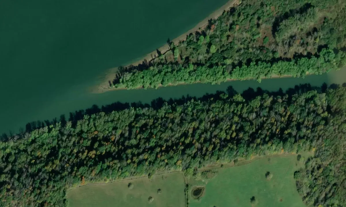 Flyfoto av Behind 18 Mile Island