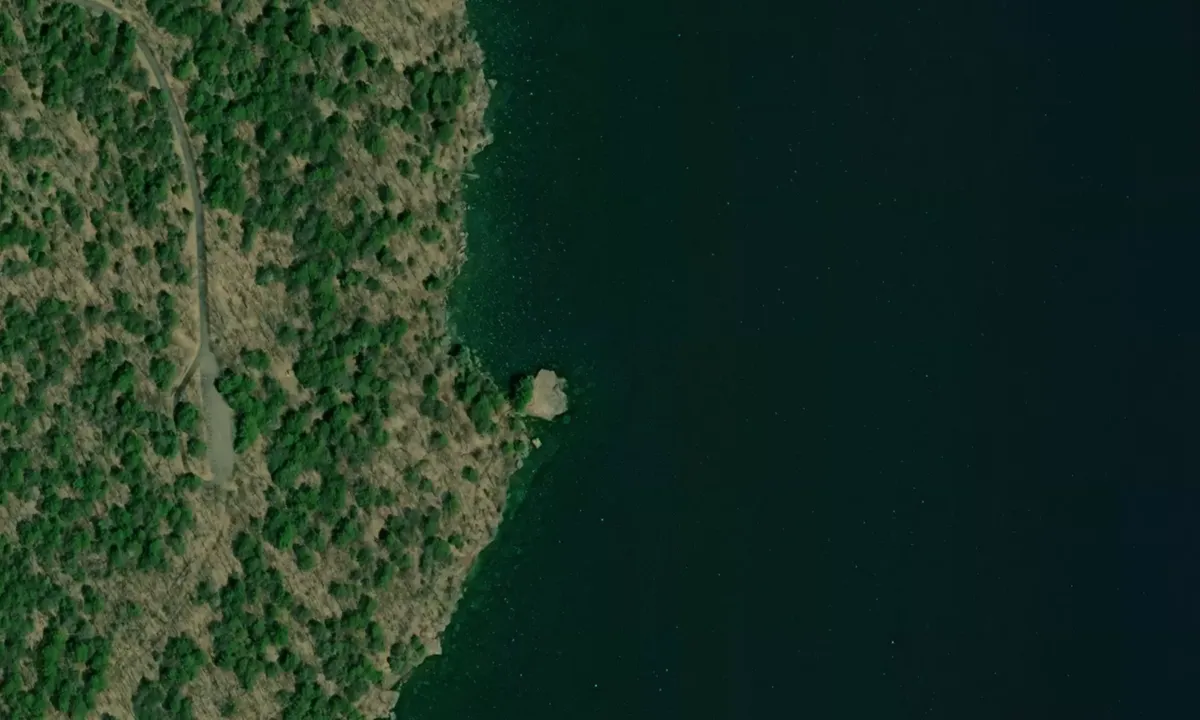 Flyfoto av Big Bay Cliffs