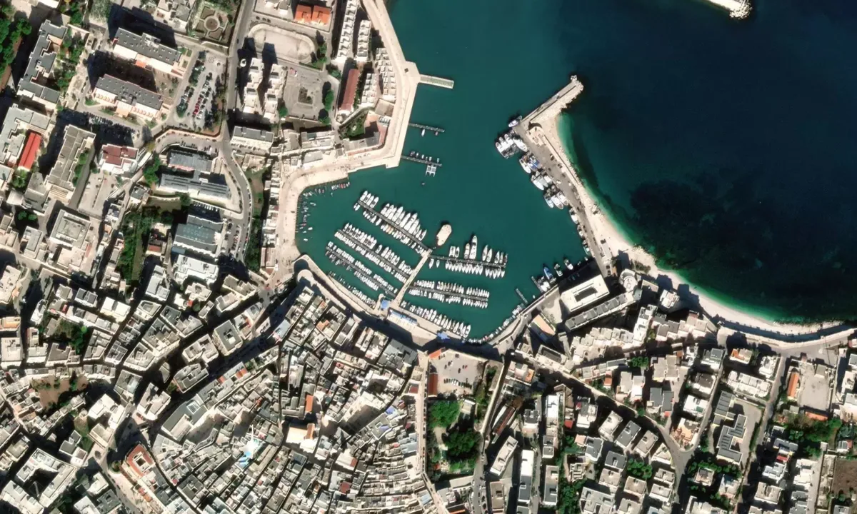 Flyfoto av Bisceglie Approdi S.p.A.
