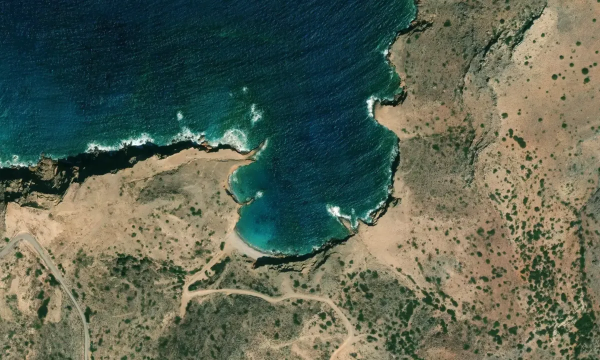 Flyfoto av Black Kavos