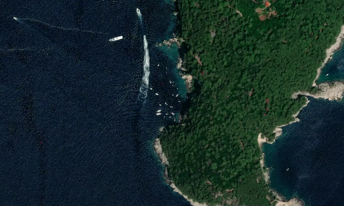 Flyfoto av Blue Cave