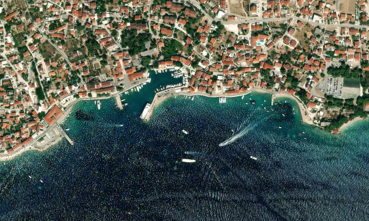 Flyfoto av Bol buoy field