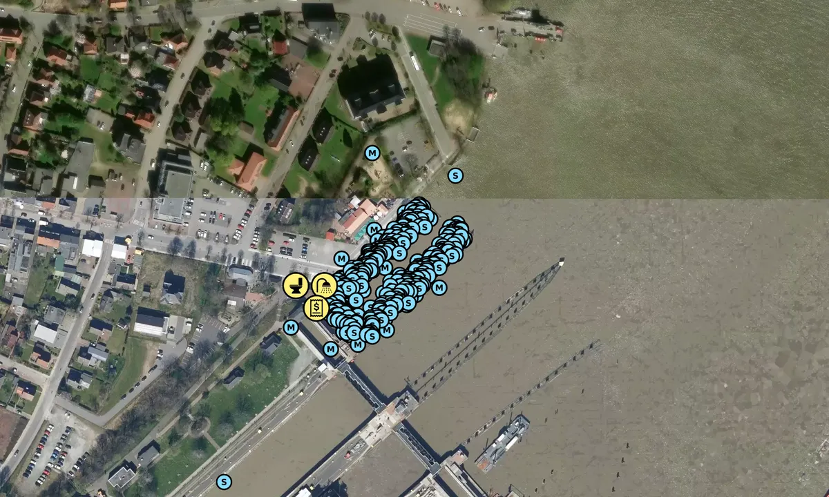 Satelite image of Brunsbuttel binnen hafen