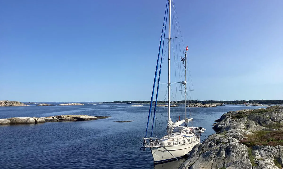 Buskholmane - Telemark: {"base": "no", "no": "Buskholmene med Jomfruland i bakgrunnen", "se": "Buskholmarna med Jomfruland i bakgrunden", "en": "Buskholmene with Jomfruland in the background", "da": "Buskholmene med Jomfruland i baggrunden"}