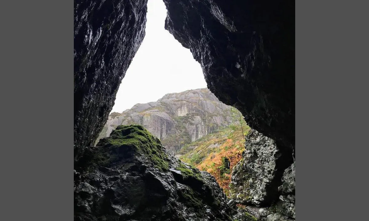 Fra inngangen til Buskøyhola.