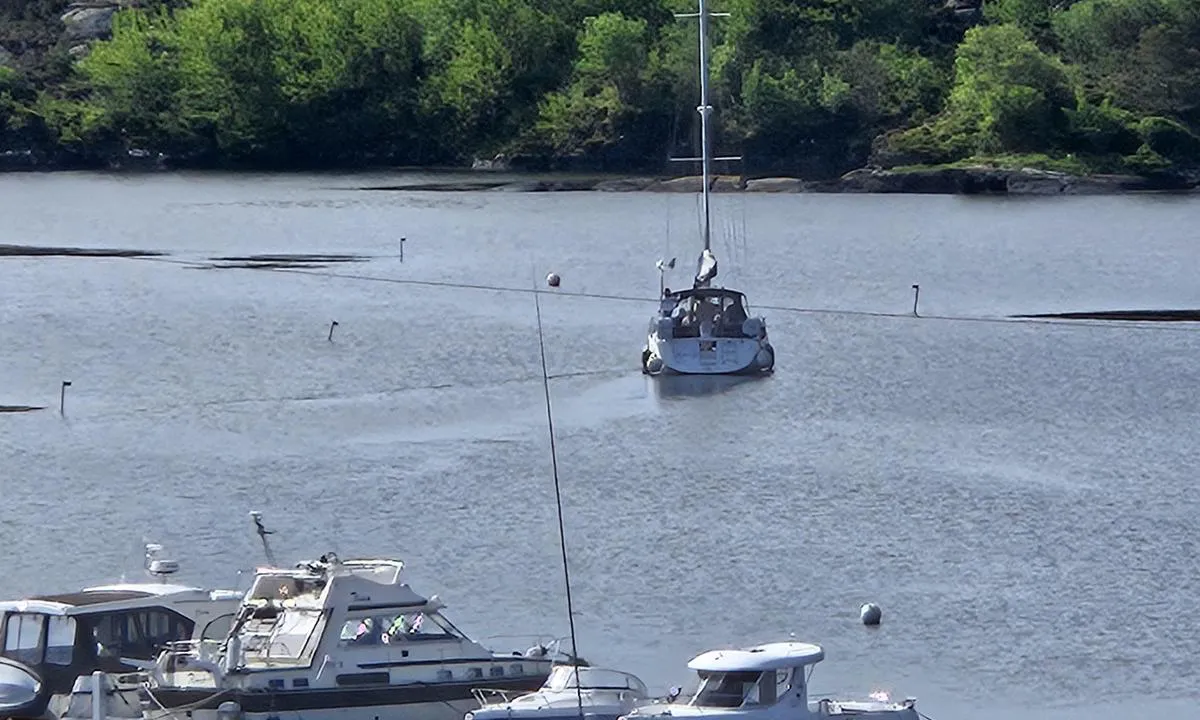 Byrknesøy båtforening: {"base": "no", "no": "Ut og inn seiling", "se": "Ut och in segling", "en": "Inbound and outbound sailing", "da": "Ud og ind sejlads", "fr": "Entr\u00e9e et sortie de navigation", "de": "Aus- und Einlaufen", "es": "Navegaci\u00f3n de entrada y salida", "it": "Entrata e uscita navigando", "pt": "Sa\u00edda e entrada de navega\u00e7\u00e3o", "nl": "Uit- en inzeilen", "pl": "Wyp\u0142ywanie i wp\u0142ywanie", "uk": "\u0412\u0438\u0445\u0456\u0434 \u0456 \u0432\u0445\u0456\u0434 \u0434\u043b\u044f \u043f\u043b\u0430\u0432\u0430\u043d\u043d\u044f", "ro": "Navigare spre \u0219i dinspre port", "tr": "\u0130\u00e7eri ve d\u0131\u015far\u0131 yelken", "el": "\u0395\u03ba\u03c4\u03cc\u03c2 \u03ba\u03b1\u03b9 \u03b5\u03bd\u03c4\u03cc\u03c2 \u03bd\u03b1\u03c5\u03c3\u03b9\u03c0\u03bb\u03bf\u0390\u03b1", "cs": "V\u00fdjezd a vjezd na plachetnici", "hu": "Kimenet \u00e9s bej\u00e1rat haj\u00f3z\u00e1sa", "fi": "Sis\u00e4\u00e4n- ja ulospurjehdus", "bg": "\u0412\u043b\u0438\u0437\u0430\u043d\u0435 \u0438 \u0438\u0437\u043b\u0438\u0437\u0430\u043d\u0435 \u043e\u0442 \u043f\u0440\u0438\u0441\u0442\u0430\u043d\u0438\u0449\u0435\u0442\u043e", "sr": "\u0418\u0441\u043f\u043b\u043e\u0432\u0459\u0430\u0432\u0430\u045a\u0435 \u0438 \u0443\u043f\u043b\u043e\u0432\u0459\u0430\u0432\u0430\u045a\u0435", "et": "Sisse- ja v\u00e4ljas\u00f5it", "lv": "Izbrauk\u0161ana un iebrauk\u0161ana", "lt": "Atplaukimas ir i\u0161plaukimas"}