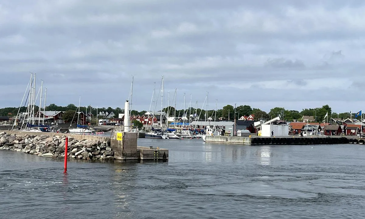 Byxelkrok: Nordlige del av havna sett fra moloen i sør.