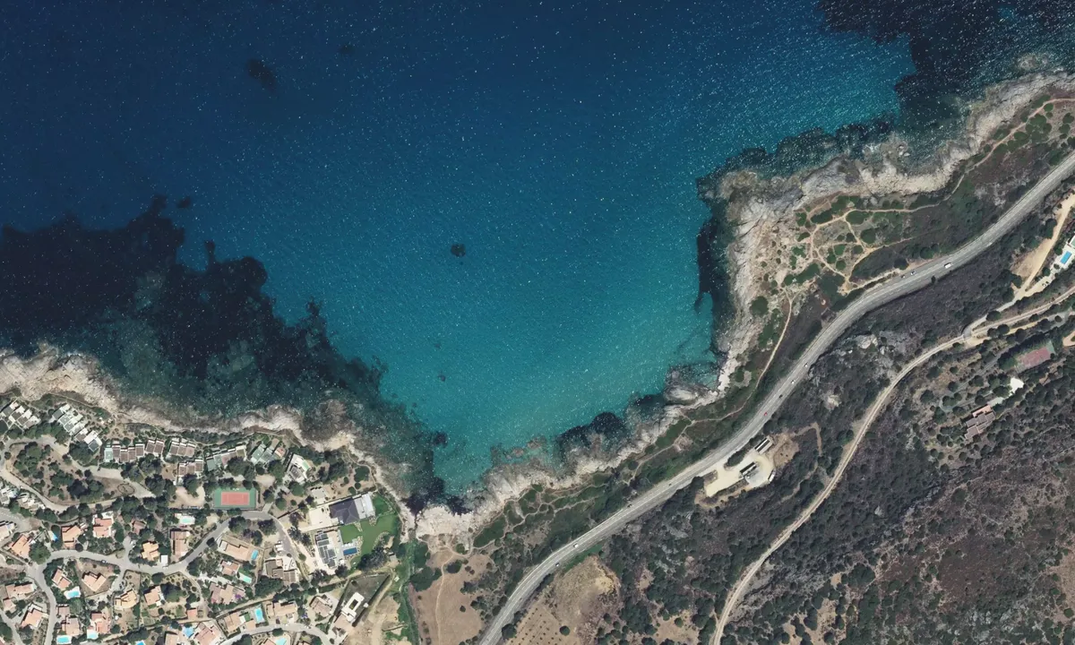 Flyfoto av Cala d'Olivu