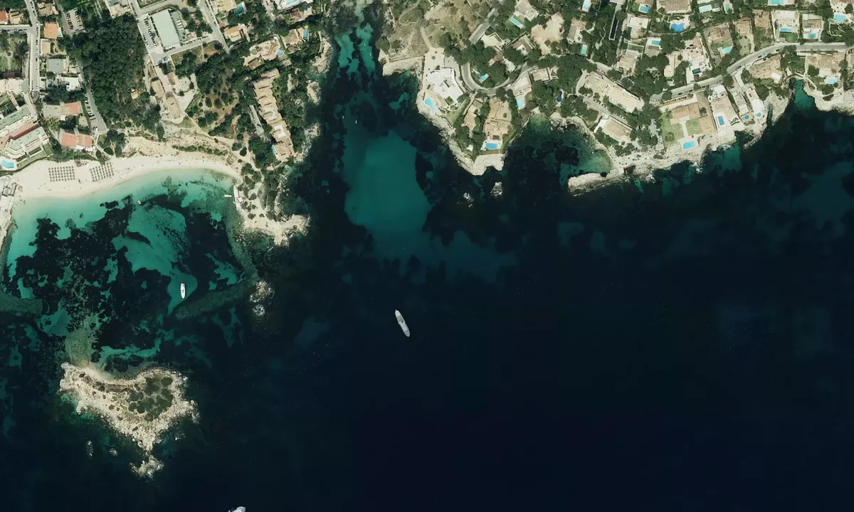 Flyfoto av cala Portals nou