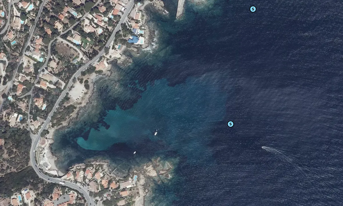 Satelite image of Calanque de Bonne Eau