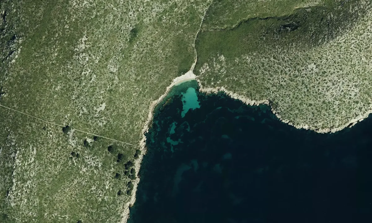 Flyfoto av Caló des moro