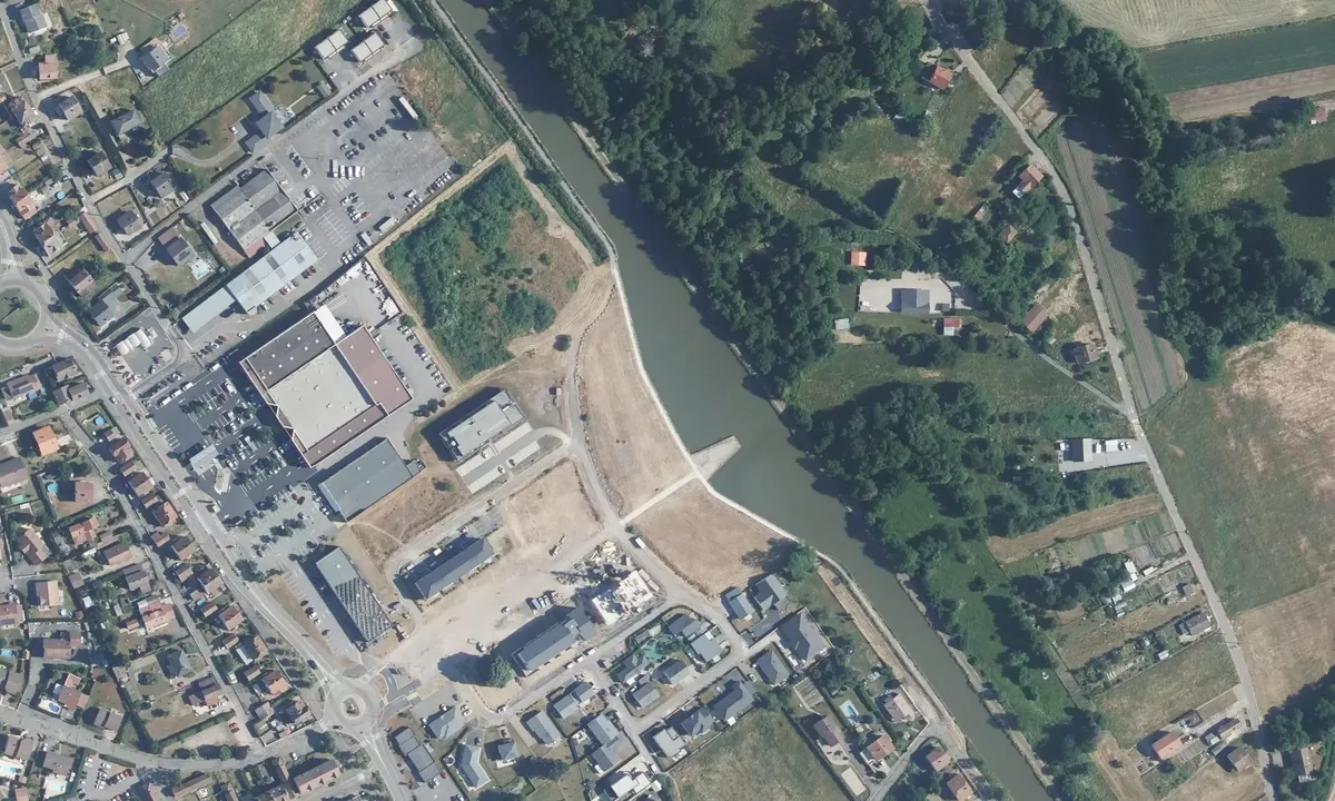 Satelite image of Canal d l'Est