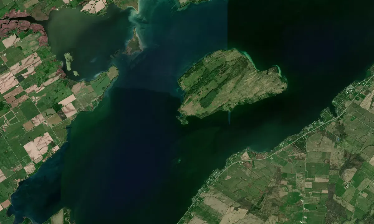 Flyfoto av Carleton Island South Bay