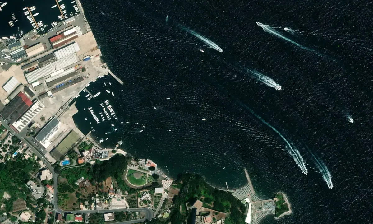 Flyfoto av Castello di Baia