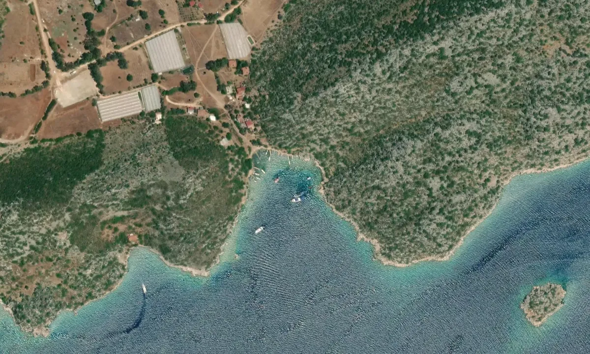 Flyfoto av Castle Bay