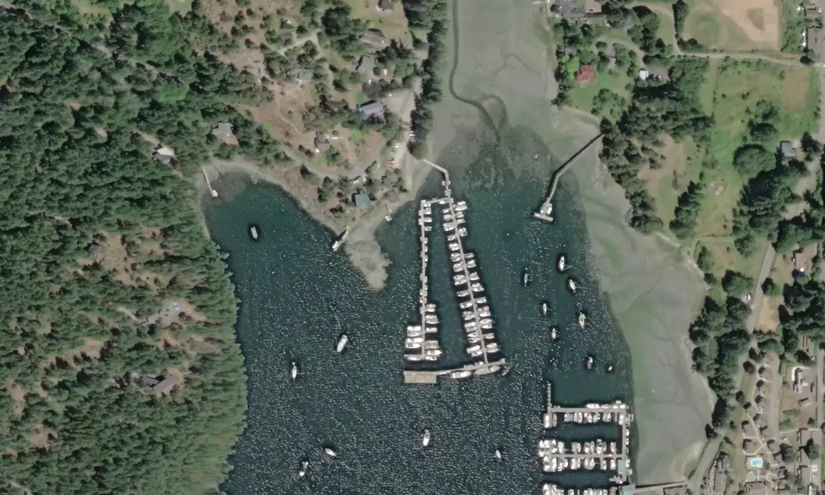 Flyfoto av Cayou Quay Marina