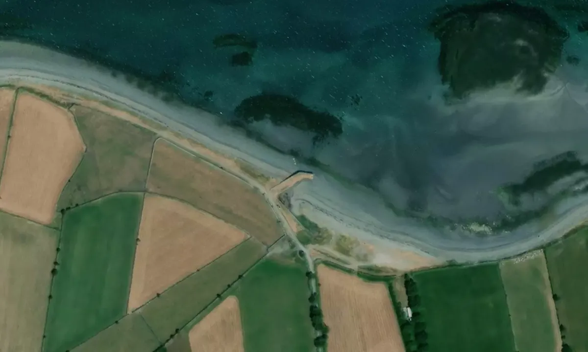 Satelite image of Céibh an Lochán Pier