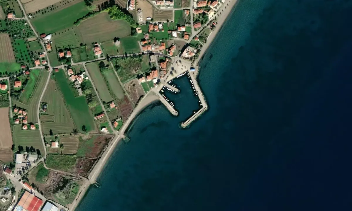 Flyfoto av Chiliadou Marina