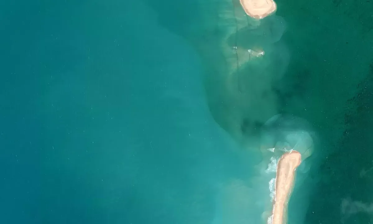 Flyfoto av Codrington bay (low draft only)