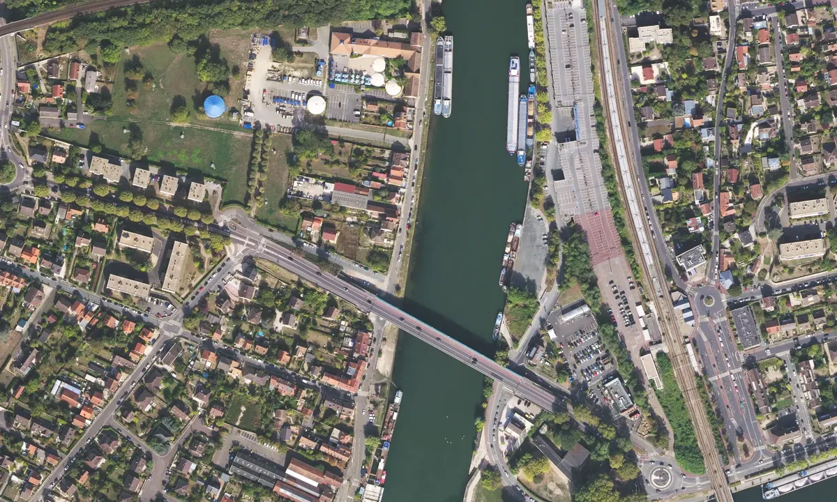 Satelite image of Conflans-Ste-Honorine Wall