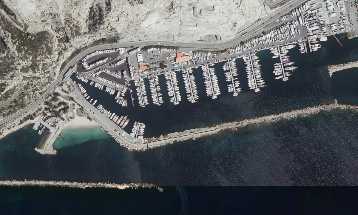 Flyfoto av Corbières Port