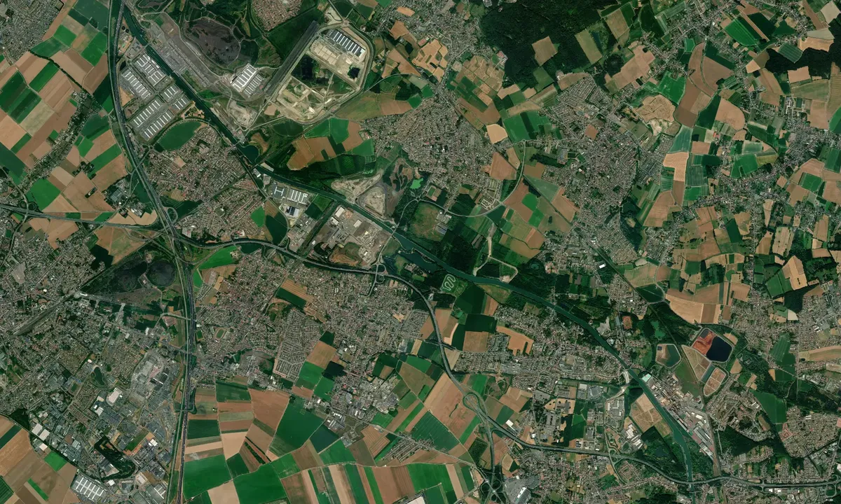 Flyfoto av Courcelles les Lens Basin