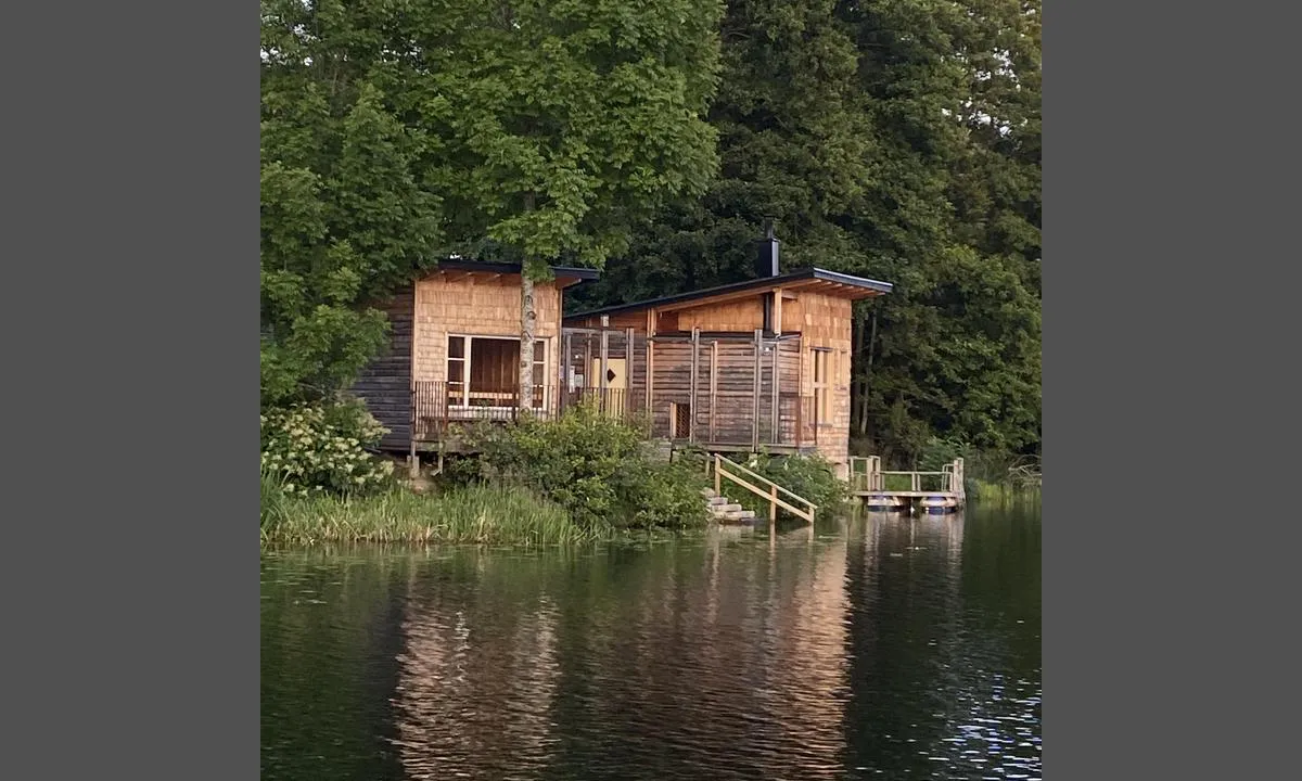 Dals Långed Gästhamn -Mustadfors: {"base": "no", "no": "Vedfyrt badstue som kan bookes", "se": "Vedeldad bastu som kan bokas", "en": "Wood-fired sauna that can be booked", "da": "Br\u00e6ndefyret sauna som kan bookes"}