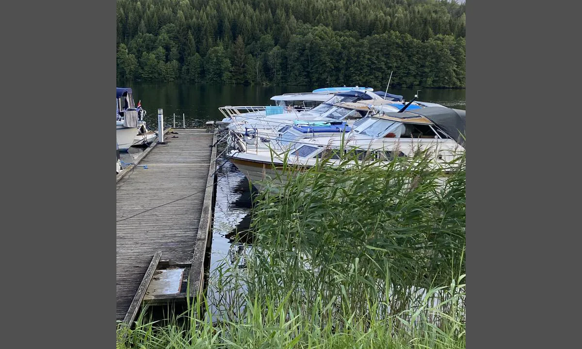 Dals Långed Gästhamn -Mustadfors: {"base": "no", "no": "Gjestebrygga", "se": "G\u00e4stbryggan", "en": "Guest pier", "da": "G\u00e6stebroen"}