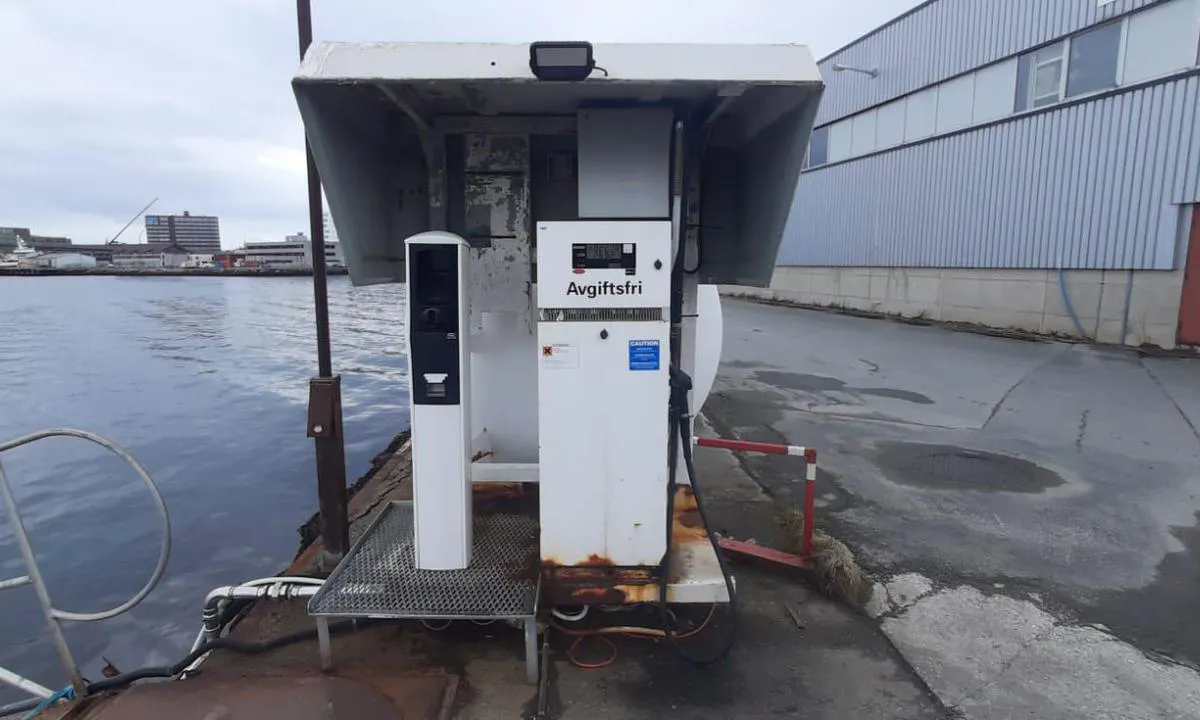 Diesel-only pontoon