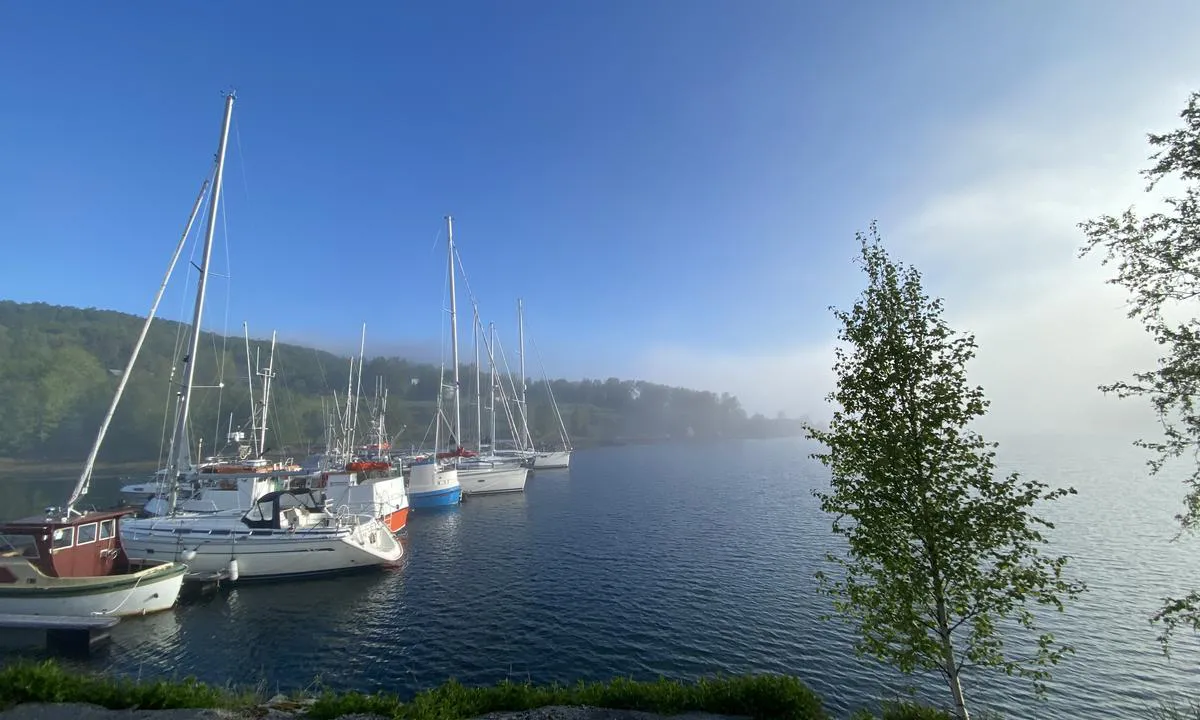 Dragsund Småbåtlag : {"base": "no", "no": "Havna", "se": "Hamn", "en": "The Harbour", "da": "Havnen"}