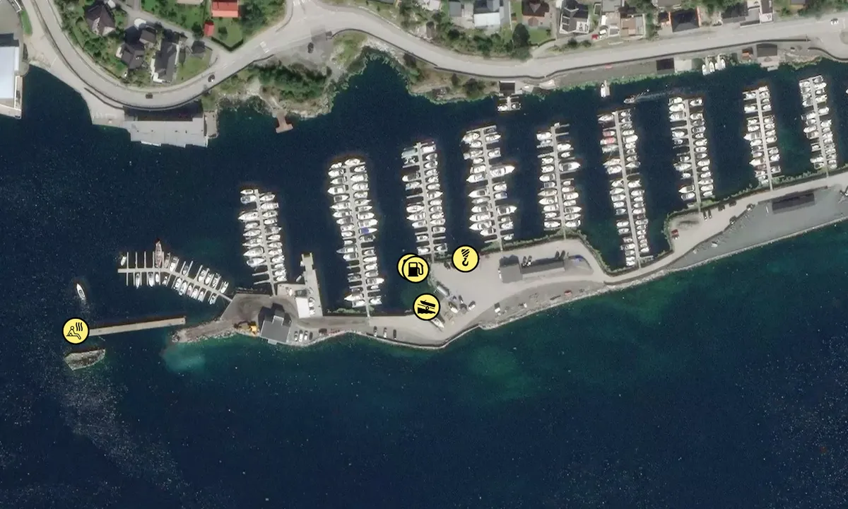 Flyfoto av Drivstoff Furuholmen