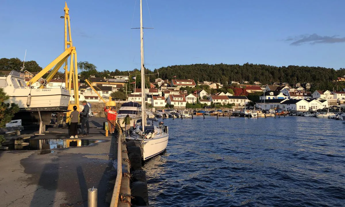 I Drøbak er det dieselpumpe under den gule krana nord i havna.