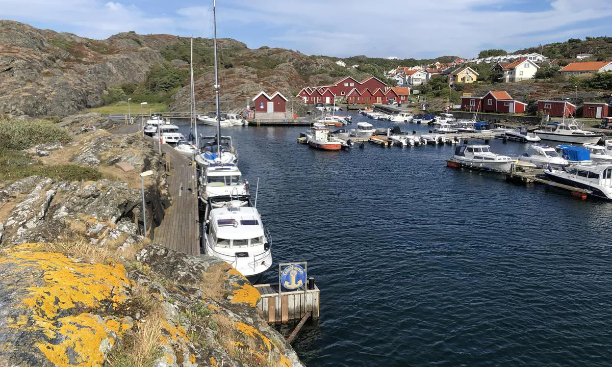 Dyrön - Nordhamnen: All the way inside the harbour, you can moor alongside piers.