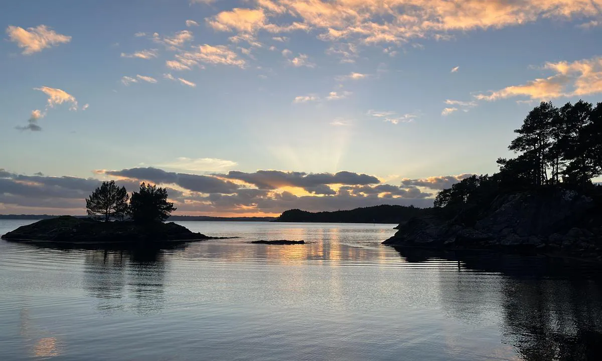 Ervikane: {"base": "en", "no": "Fantastisk solnedgang", "se": "Fantastisk solnedg\u00e5ng", "en": "Amazing sunset", "da": "Fantastisk solnedgang", "fr": "Coucher de soleil magnifique", "de": "Atemberaubender Sonnenuntergang", "es": "Atardecer incre\u00edble", "it": "Tramonto incredibile", "pt": "P\u00f4r do sol incr\u00edvel", "nl": "Ongelooflijke zonsondergang", "pl": "Niesamowity zach\u00f3d s\u0142o\u0144ca", "uk": "\u0414\u0438\u0432\u043e\u0432\u0438\u0436\u043d\u0438\u0439 \u0437\u0430\u0445\u0456\u0434 \u0441\u043e\u043d\u0446\u044f", "ro": "Apus de soare uimitor", "tr": "Muhte\u015fem g\u00fcn bat\u0131m\u0131", "el": "\u0395\u03ba\u03c0\u03bb\u03b7\u03ba\u03c4\u03b9\u03ba\u03cc \u03b7\u03bb\u03b9\u03bf\u03b2\u03b1\u03c3\u03af\u03bb\u03b5\u03bc\u03b1", "cs": "\u00da\u017easn\u00fd z\u00e1pad slunce", "hu": "Csod\u00e1latos naplemente", "fi": "Upea auringonlasku", "bg": "\u041d\u0435\u0432\u0435\u0440\u043e\u044f\u0442\u0435\u043d \u0437\u0430\u043b\u0435\u0437", "sr": "Nevjerojatan zalazak sunca", "et": "Imeline p\u00e4ikeseloojang", "lv": "Apburo\u0161s saulriets", "lt": "Nuostabus saul\u0117lydis"}