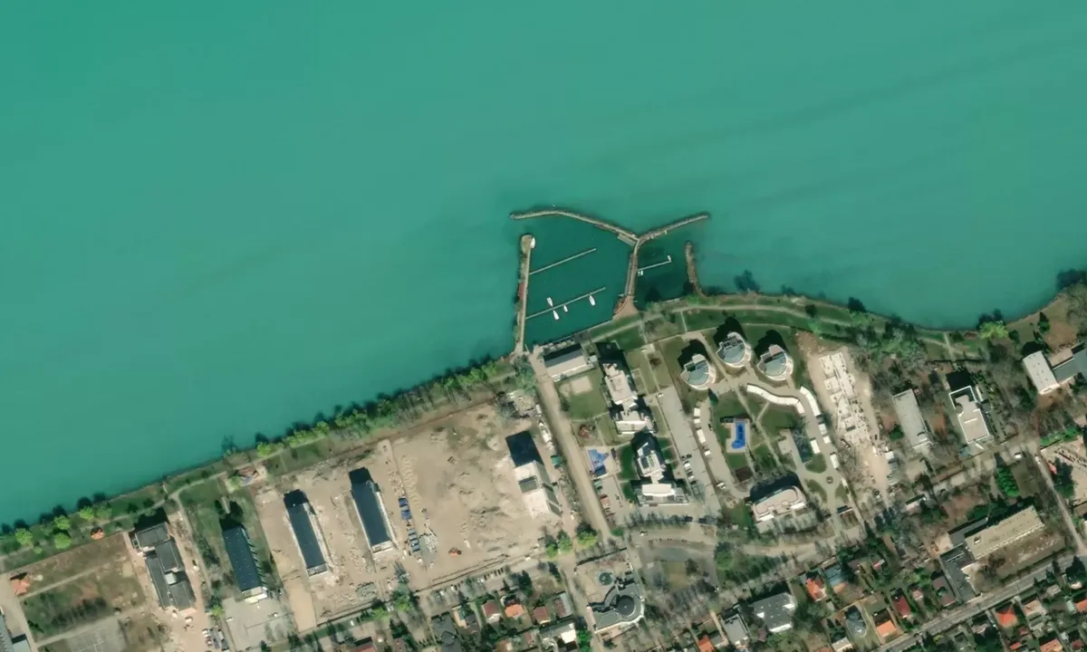 Flyfoto av Ezüstpart Yacht Kikötő
