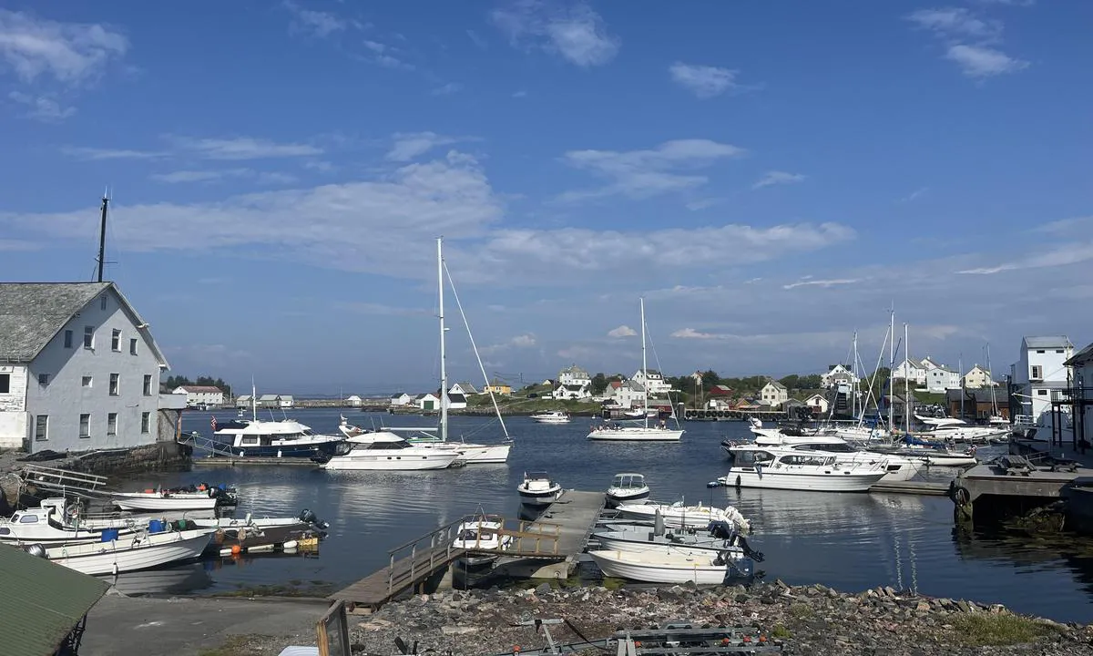 {"base": "no", "no": "Nydelig dag for ankomst til Fedje 23.07.25", "se": "Underbar dag f\u00f6r ankomst till Fedje 23.07.25", "en": "<p>Beautiful day for arrival at Fedje 23.07.25</p>", "da": "Sk\u00f8n dag for ankomst til Fedje 23.07.25", "fr": "Belle journ\u00e9e pour l'arriv\u00e9e \u00e0 Fedje 23.07.25", "de": "Wundersch\u00f6ner Tag f\u00fcr die Ankunft in Fedje 23.07.25", "es": "Hermoso d\u00eda para la llegada a Fedje 23.07.25", "it": "Splendida giornata per l'arrivo a Fedje 23.07.25", "pt": "Lindo dia para chegada a Fedje 23.07.25", "nl": "Heerlijke dag voor aankomst in Fedje 23-07-25", "pl": "Pi\u0119kny dzie\u0144 na przybycie do Fedje 23.07.25", "uk": "\u0427\u0443\u0434\u043e\u0432\u0438\u0439 \u0434\u0435\u043d\u044c \u0434\u043b\u044f \u043f\u0440\u0438\u0431\u0443\u0442\u0442\u044f \u0434\u043e \u0424\u0435\u0434\u0435 23.07.25", "ro": "Zi frumoas\u0103 pentru sosirea la Fedje 23.07.25", "tr": "Fedje'ye varmak i\u00e7in g\u00fczel bir g\u00fcn 23.07.25", "el": "\u03a5\u03c0\u03ad\u03c1\u03bf\u03c7\u03b7 \u03bc\u03ad\u03c1\u03b1 \u03b3\u03b9\u03b1 \u03ac\u03c6\u03b9\u03be\u03b7 \u03c3\u03c4\u03bf Fedje 23.07.25", "cs": "Kr\u00e1sn\u00fd den pro p\u0159\u00edjezd do Fedje 23.07.25", "hu": "Gy\u00f6ny\u00f6r\u0171 nap a meg\u00e9rkez\u00e9sre Fedje-be 23.07.25", "fi": "Ihana p\u00e4iv\u00e4 saapua Fedjeen 23.07.25", "bg": "\u041f\u0440\u0435\u043a\u0440\u0430\u0441\u0435\u043d \u0434\u0435\u043d \u0437\u0430 \u043f\u0440\u0438\u0441\u0442\u0438\u0433\u0430\u043d\u0435 \u0432\u044a\u0432 \u0424\u0435\u0434\u044c\u0435 23.07.25", "sr": "\u041f\u0440\u0435\u043b\u0435\u043f \u0434\u0430\u043d \u0437\u0430 \u0434\u043e\u043b\u0430\u0437\u0430\u043a \u0443 \u0424\u0435\u0434\u0435 23.07.25", "et": "Imeline p\u00e4ev Fedjele saabumiseks 23.07.25", "lv": "Br\u012bni\u0161\u0137\u012bga diena iera\u0161an\u0101s Fedje 23.07.25", "lt": "Puiki diena atvykti \u012f Fedje 23.07.25"}