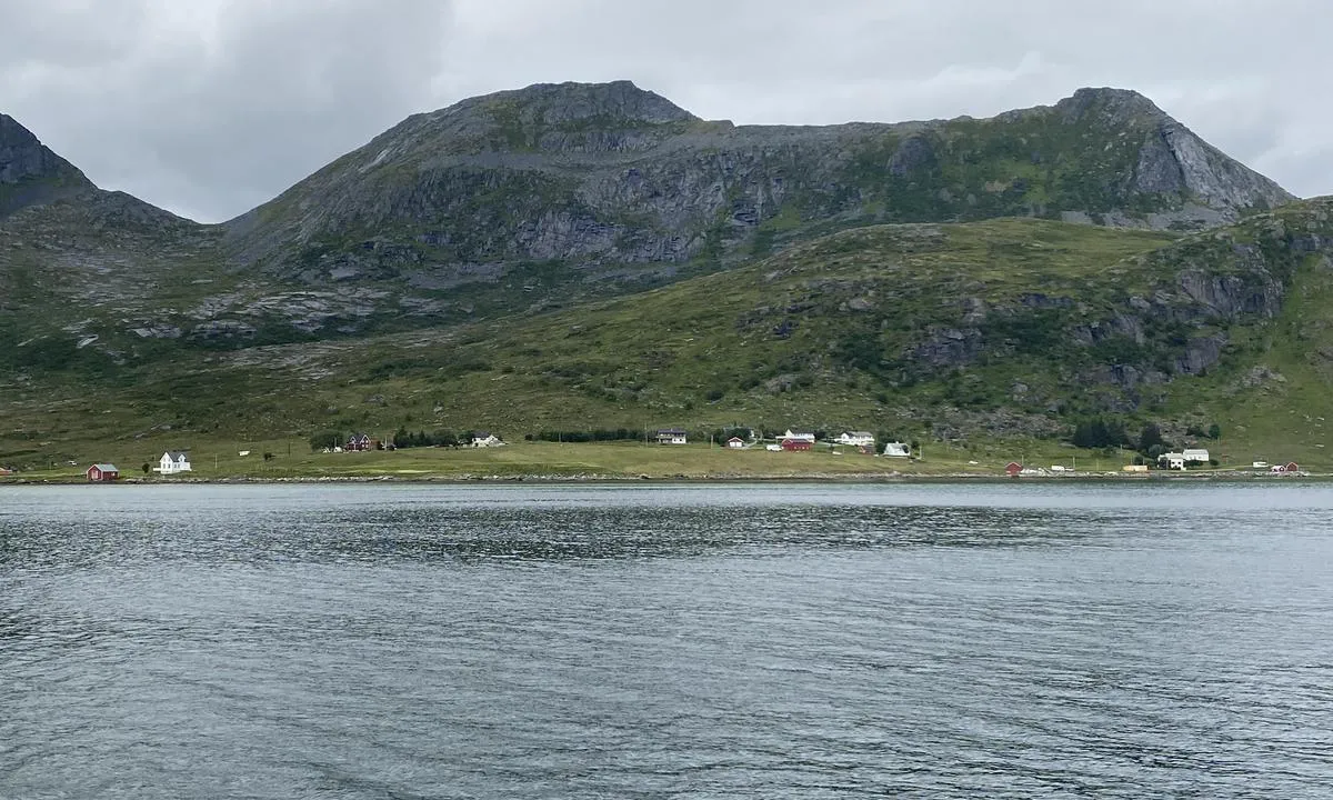 Flakstadpollen: {"base": "en", "no": "s/y Blue Lady", "se": "sy Blue Lady", "en": "sy Blue Lady", "da": "sy Blue Lady"}