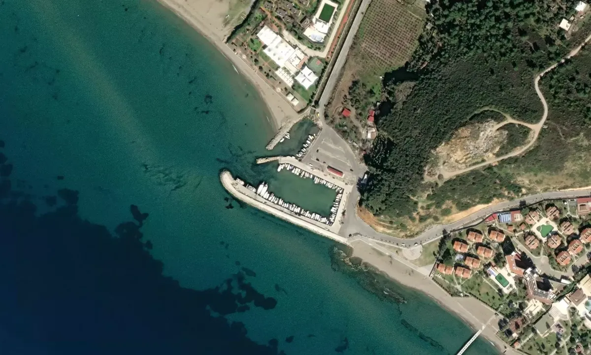 Satelite image of Gümüldür Balıkçı Barınağı