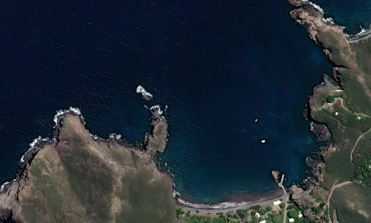 Flyfoto av Hakahetau Bay