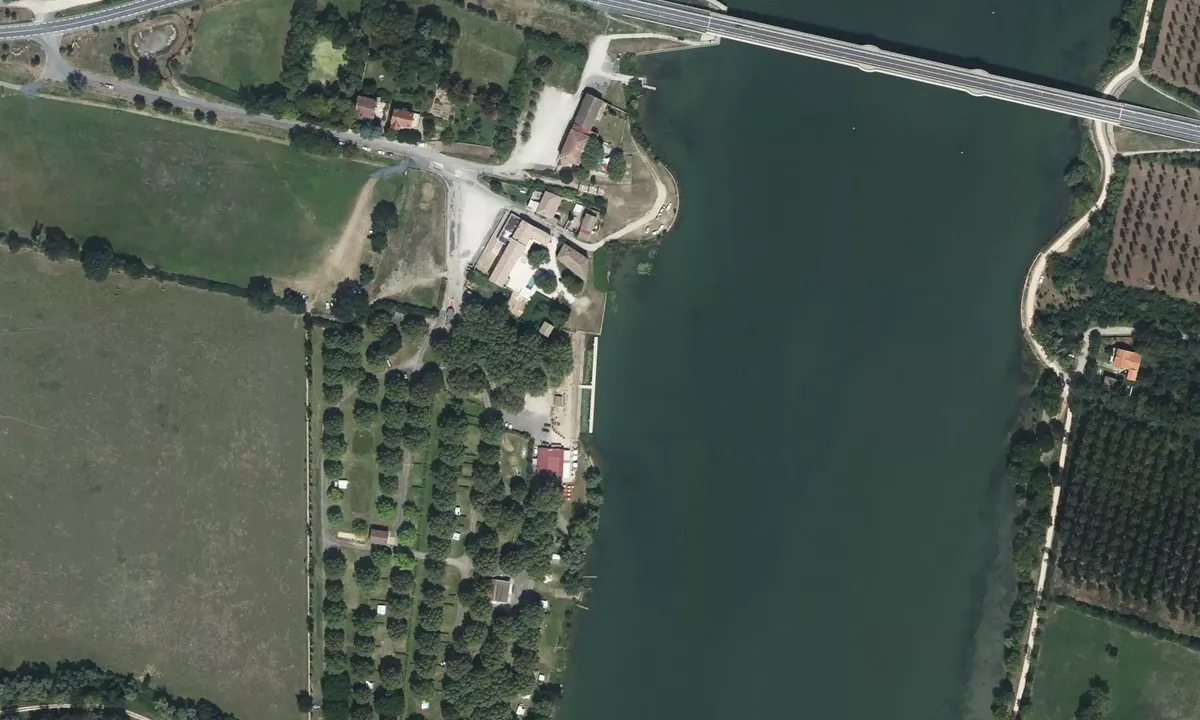 Satelite image of Halte Fluvial Creche-sur-Saône